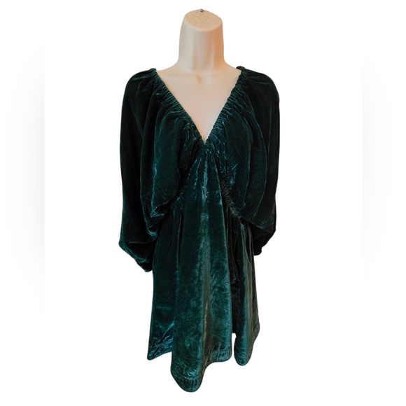 Emerald Green Velvet Dress - Picture 2 of 7